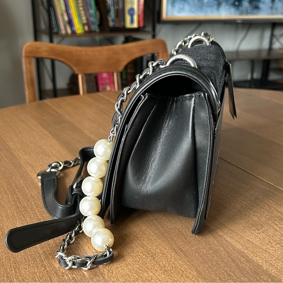 Badgley Mischka Black Denim Diamond Quilted Crossbody Bag Purse Faux Pearls NWT - Picture 2 of 14